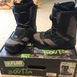 Boys snowboarding boots.  Good condition.